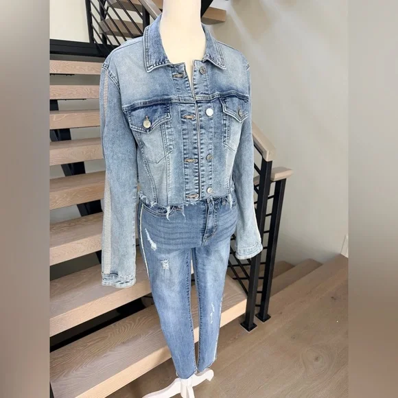 New Guess Blue Denim Jacket and Jeans Set with rhinestones on the side size S - Picture 2 of 10